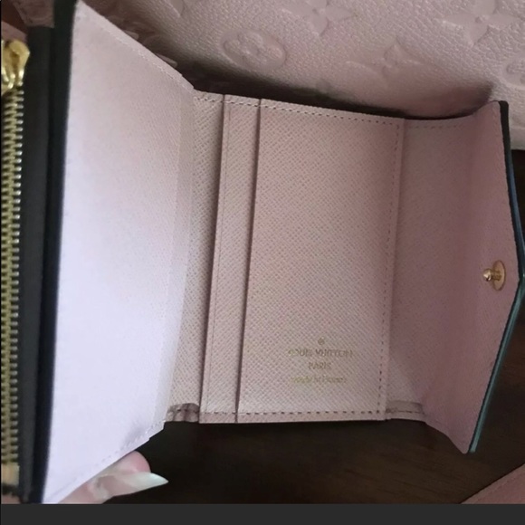 SOLD❌ Vuitton Zoe Pink Mono wallet - Picture 5 of 6